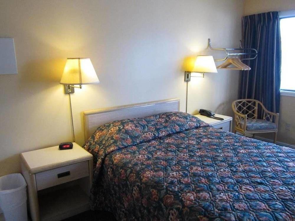 Westwood Motel 100 Mile House מראה חיצוני תמונה