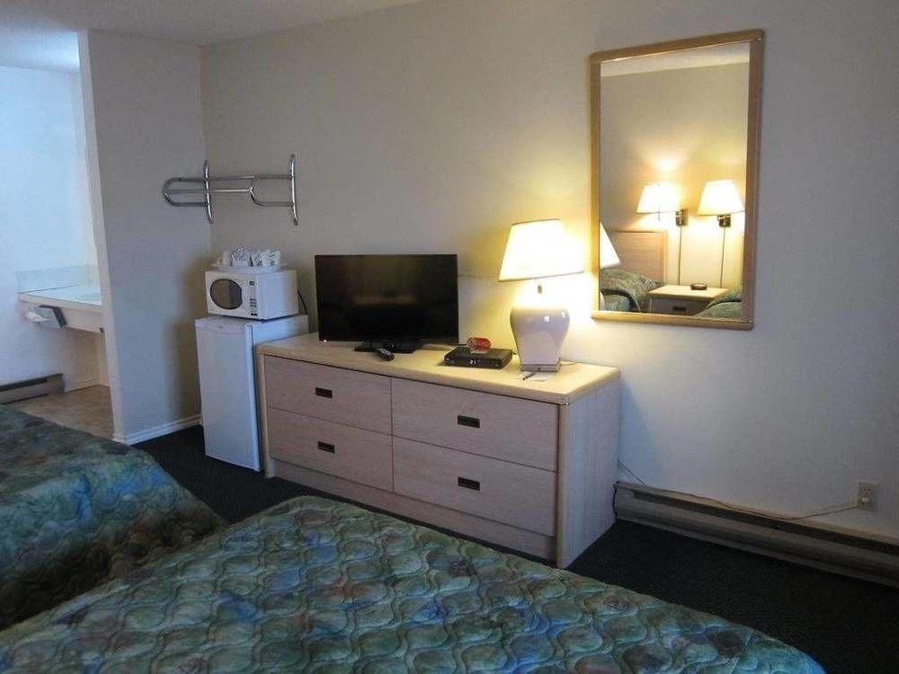 Westwood Motel 100 Mile House מראה חיצוני תמונה