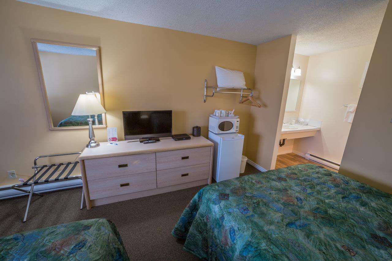 Westwood Motel 100 Mile House מראה חיצוני תמונה
