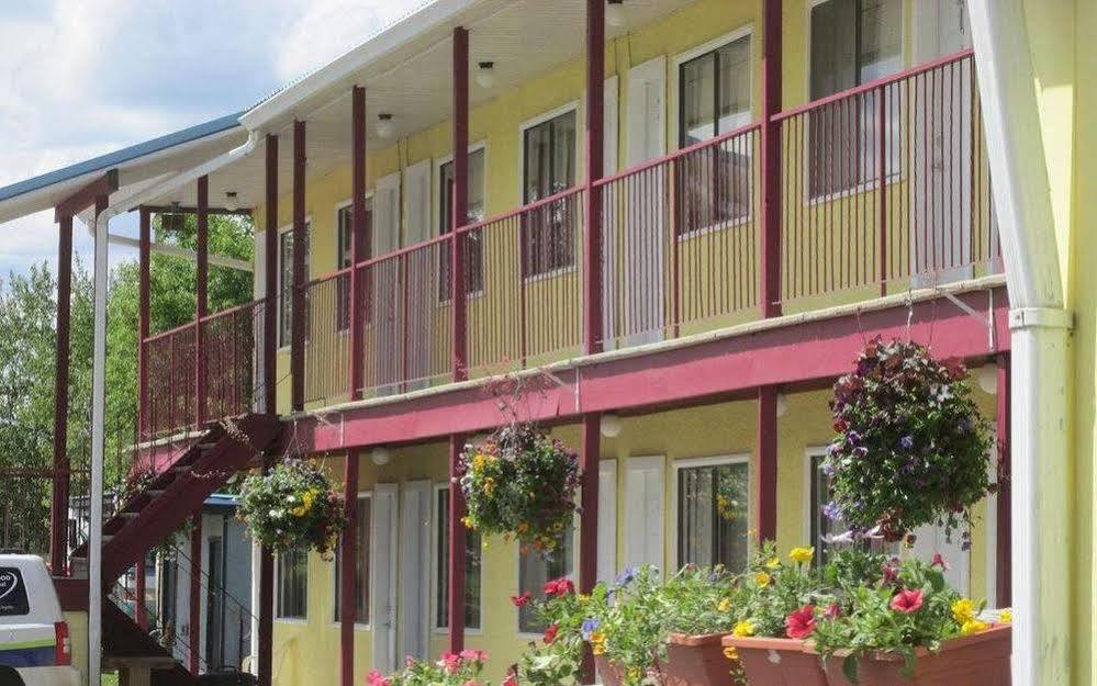 Westwood Motel 100 Mile House מראה חיצוני תמונה