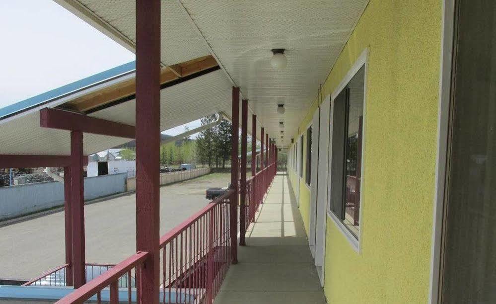 Westwood Motel 100 Mile House מראה חיצוני תמונה