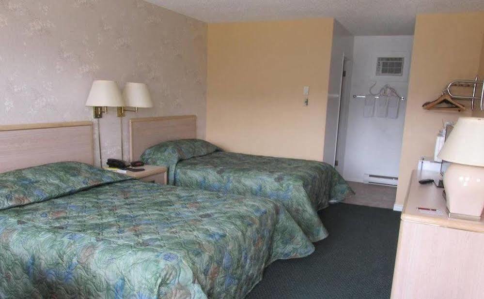 Westwood Motel 100 Mile House מראה חיצוני תמונה