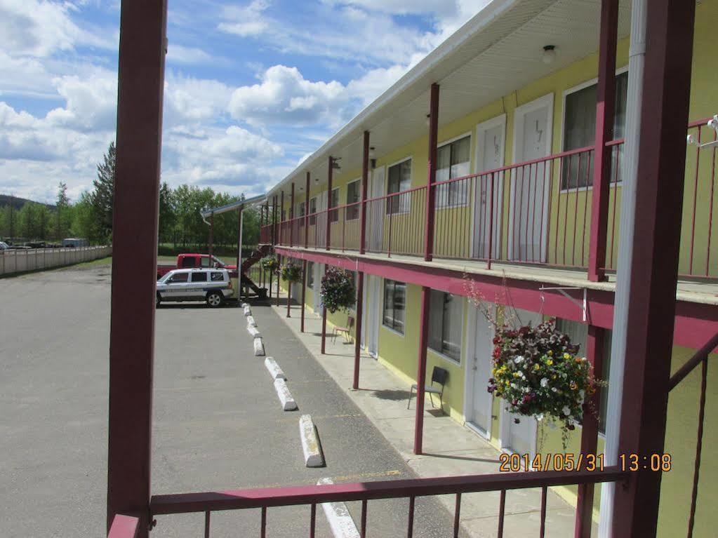 Westwood Motel 100 Mile House מראה חיצוני תמונה