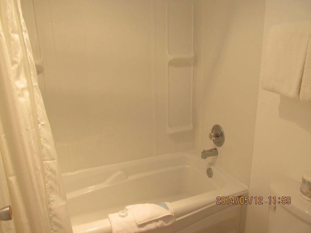 Westwood Motel 100 Mile House מראה חיצוני תמונה