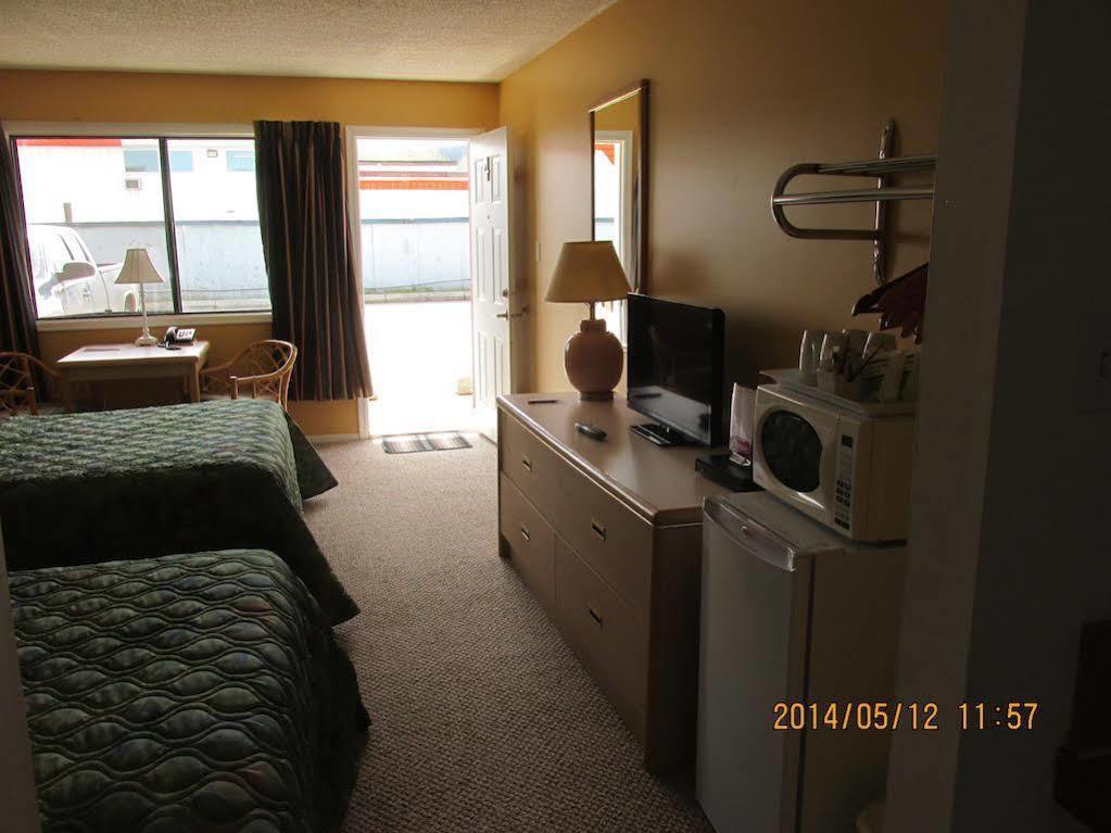 Westwood Motel 100 Mile House מראה חיצוני תמונה
