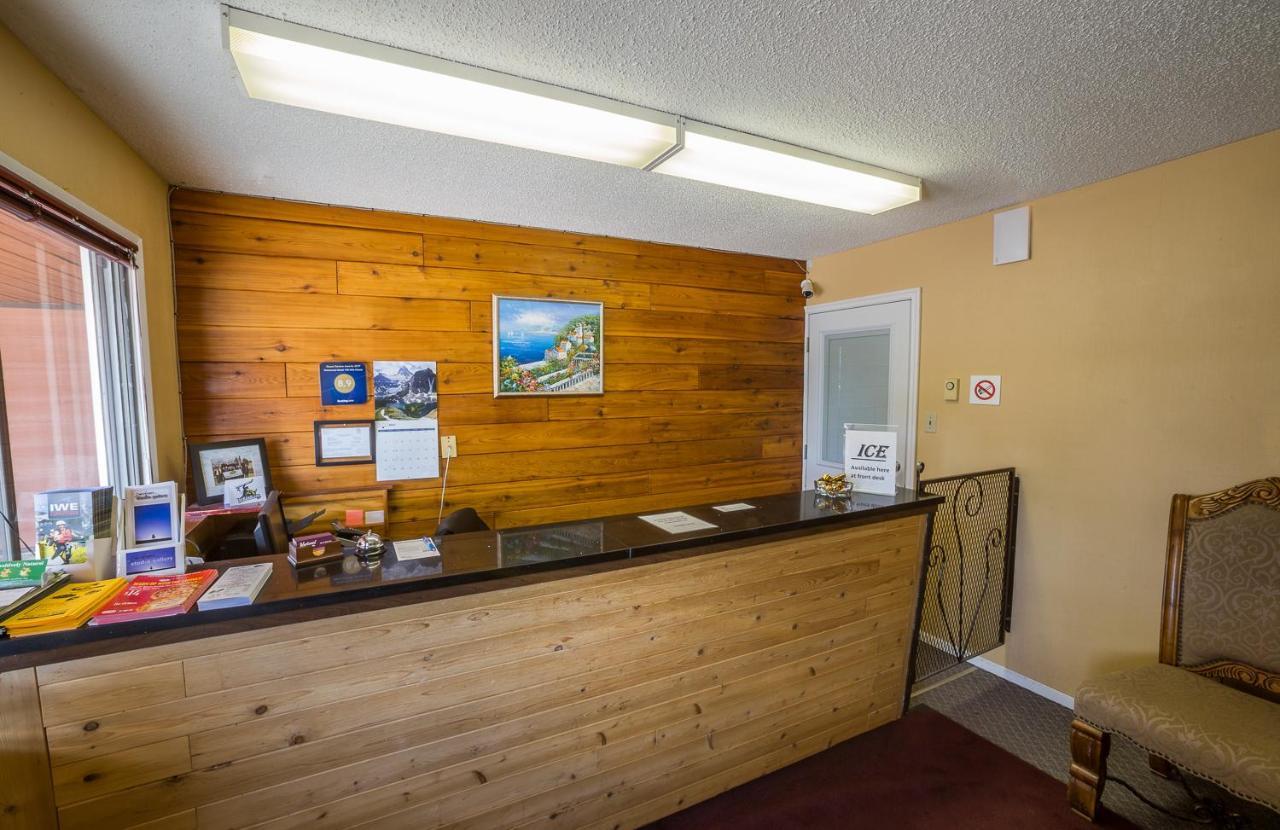 Westwood Motel 100 Mile House מראה חיצוני תמונה