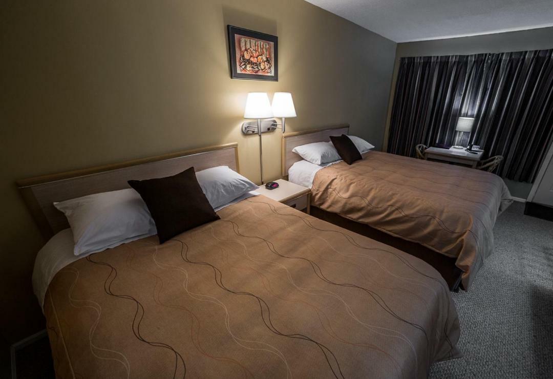 Westwood Motel 100 Mile House מראה חיצוני תמונה