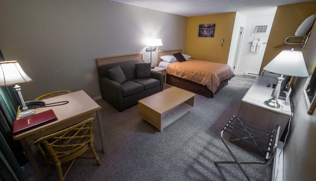 Westwood Motel 100 Mile House מראה חיצוני תמונה