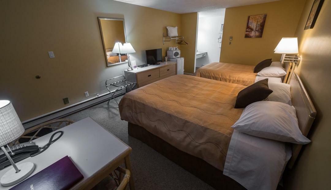 Westwood Motel 100 Mile House מראה חיצוני תמונה